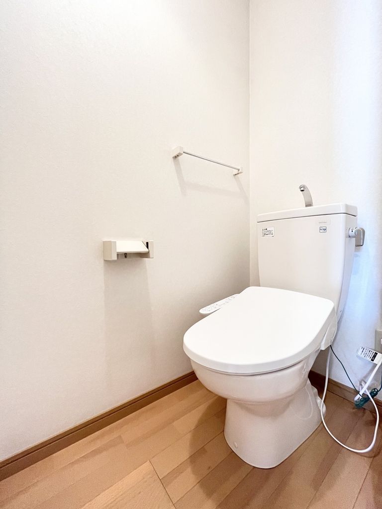 トイレ　※代表タイプの写真のため実際と異なる場合がございます