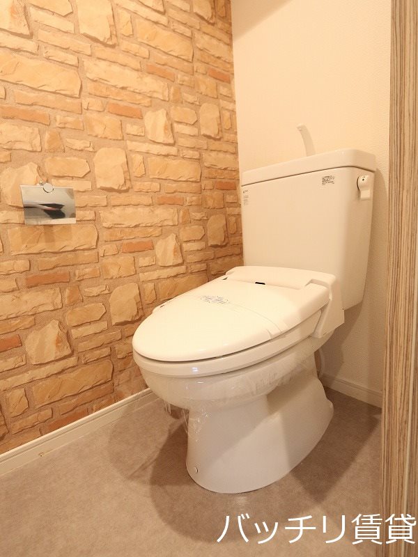 トイレ　写真は別号室の為、現状優先になります。