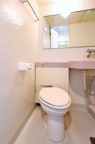トイレ　参考写真（同物件別部屋）