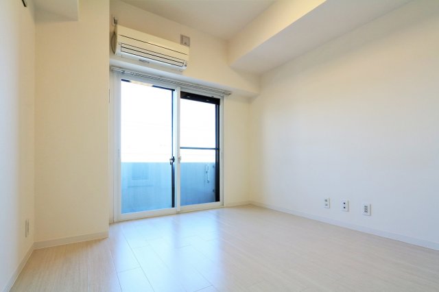 居室・リビング　参考写真（同物件別部屋）