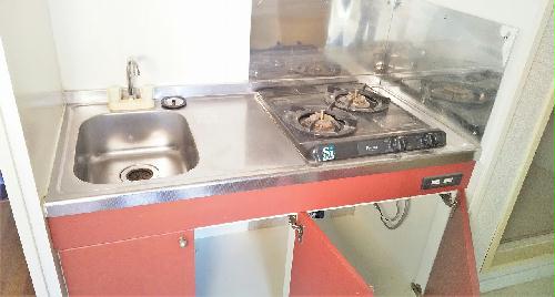 キッチン　部屋によりコンロ形状相違あり