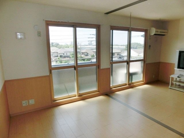 その他部屋・スペース　窓も大きく明るいですね！