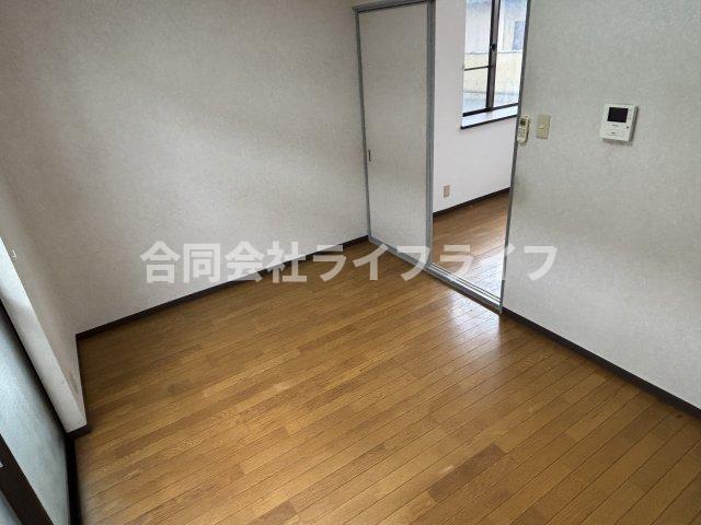 居室・リビング　個人の部屋や寝室として使える洋室です