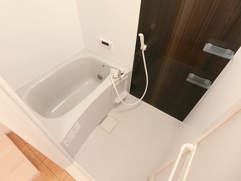 バス・シャワールーム　※同棟同型反転の内観写真です、現状優先となります。