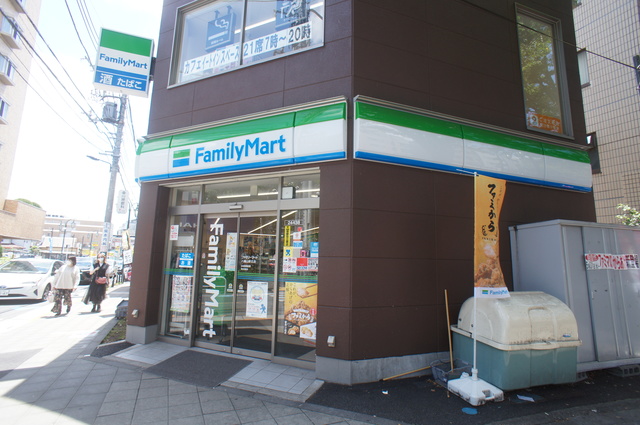 コンビニ　ファミリーマート八幡山駅北店（コンビニ）まで356m
