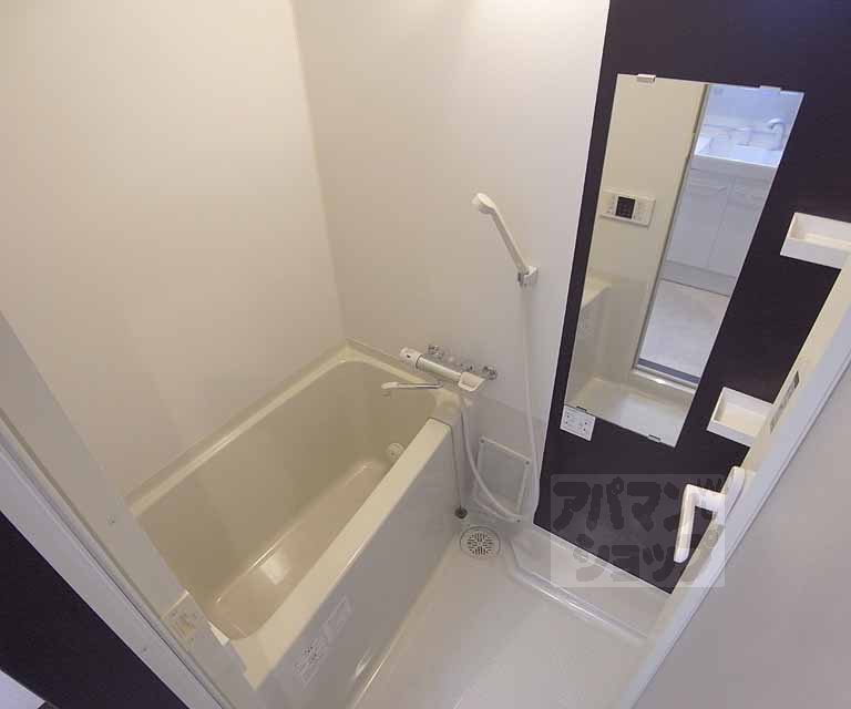 バス・シャワールーム　バスルーム。