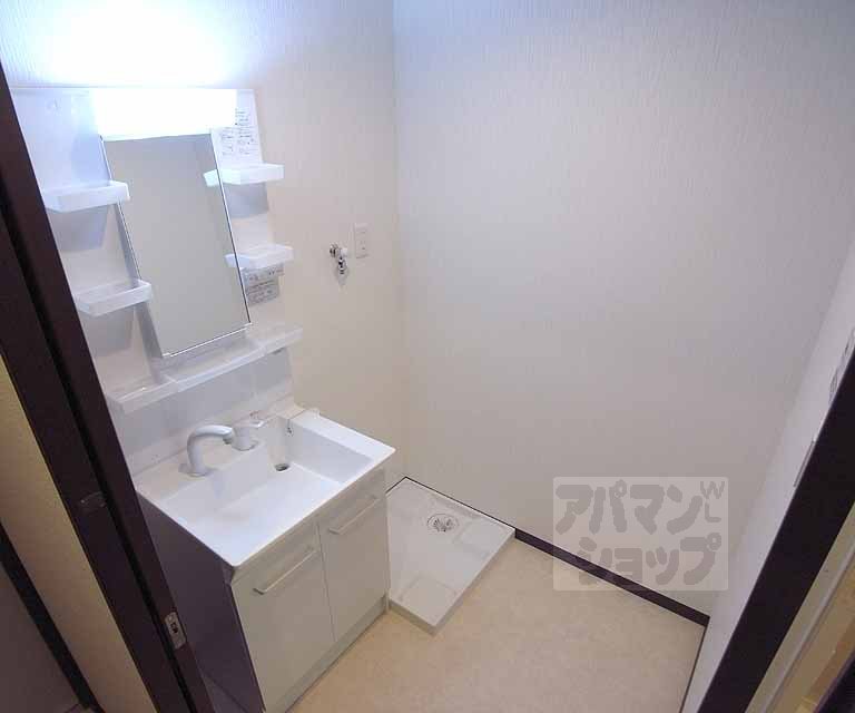 洗面設備　シャンプードレッサー付き。