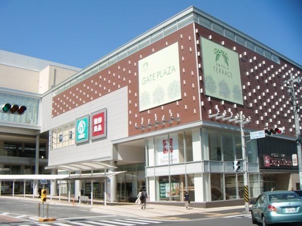 ショッピングセンター　たまプラーザテラス（ショッピングセンター）まで300m