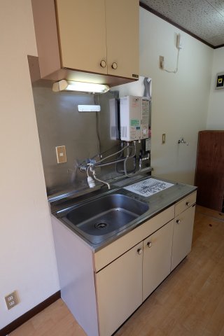 キッチン　同タイプの別室画像です　現状優先でご了承ください