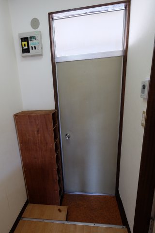 玄関　同タイプの別室画像です　現状優先でご了承ください