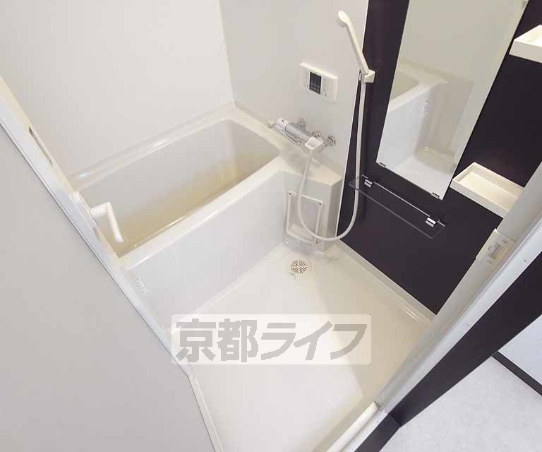 バス・シャワールーム　お風呂も少しオシャレにアクセントが入っております