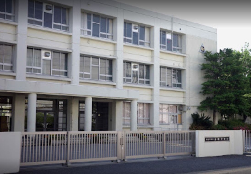 中学校　東近江市立玉園中学校（中学校）まで1133m
