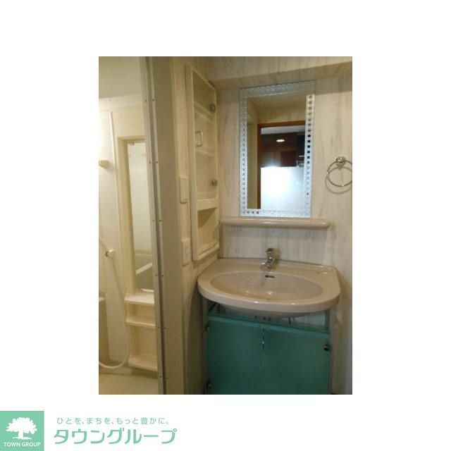 洗面設備　別部屋写真参照