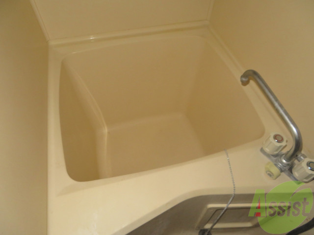 バス・シャワールーム　シンプルなお風呂です。ゆったりとお入りください。