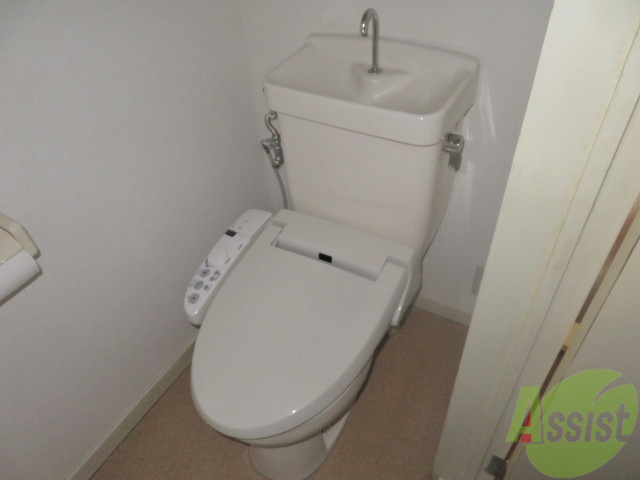 トイレ　ウォシュレット付きですので安心してお使いいただけます。