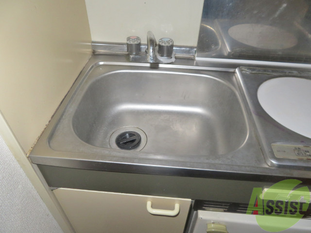 洗面設備　洗面はこちらをお使いください。キッチンは何かと便利です。