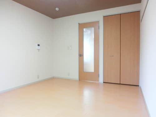 その他部屋・スペース　リビングとキッチンは扉があります