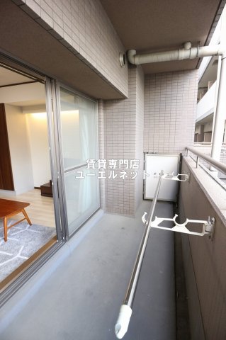 バルコニー　バルコニー付きで採光＆風通し良好！