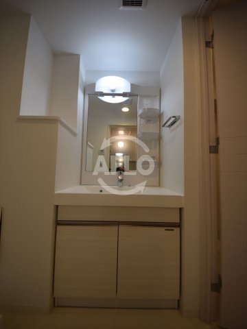 洗面設備　ワールドアイ難波南ミラージュ　洗面台