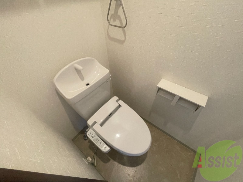 トイレ　ウォシュレットが付いているキレイなお手洗いです。