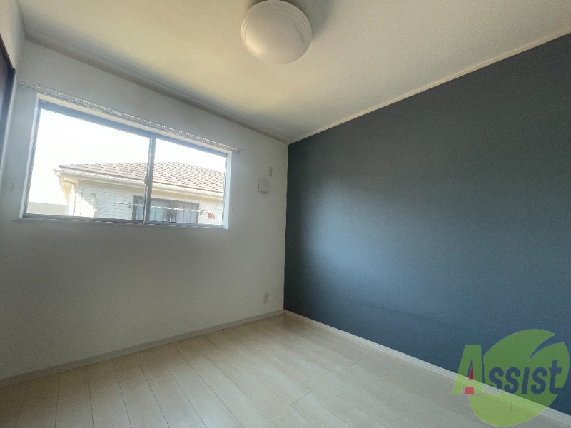 その他部屋・スペース　陽がたくさん入ってきて毎朝の目覚めが良くなりそうな寝室です。