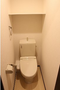 トイレ　室内サンプル 　イメージのため形状や色調、床材、設備等実際と