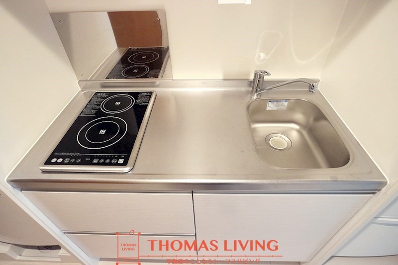 キッチン　室内サンプル 　イメージのため形状や色調、床材、設備等実際と