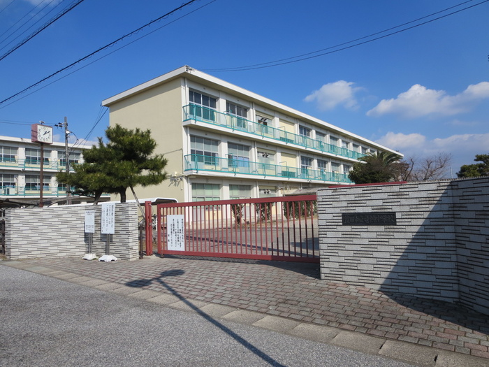 中学校　竜神中学校（中学校）まで1300m