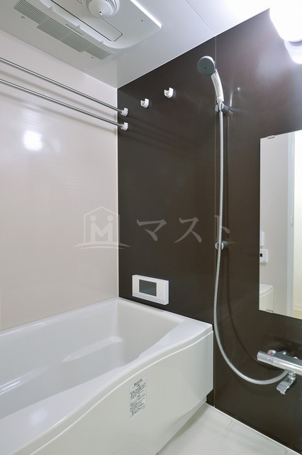 バス・シャワールーム　ゆったりくつろげる浴室です。