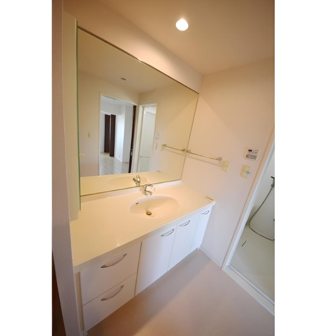 洗面設備　スペースが確保できる洗面所です