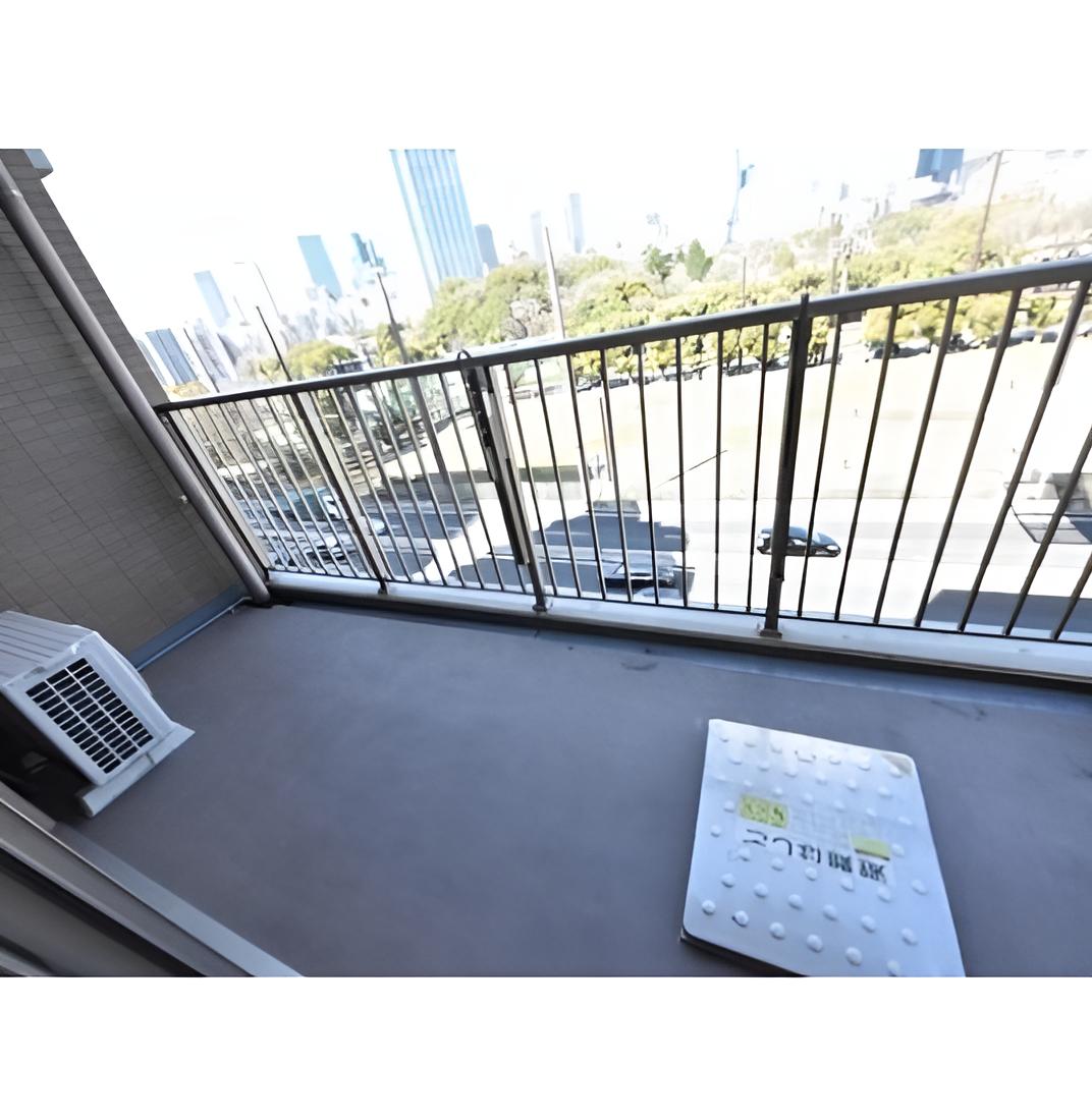 バルコニー　開放的で明るい空間を演出してくれるバルコニーです