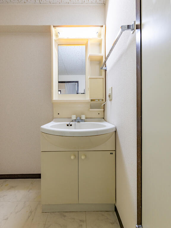 洗面設備　※203号室のものです