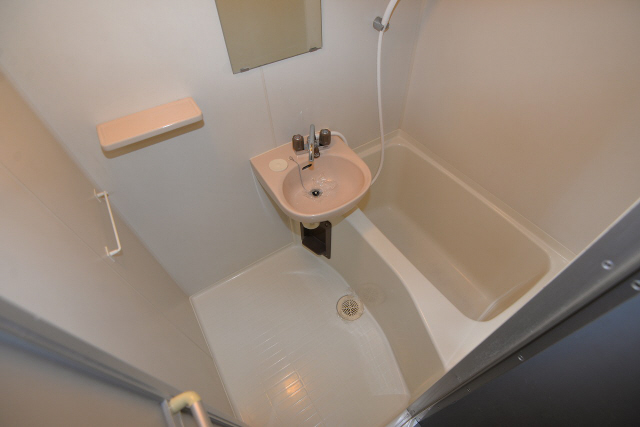 バス・シャワールーム　お風呂で日々の疲れを落としましょう