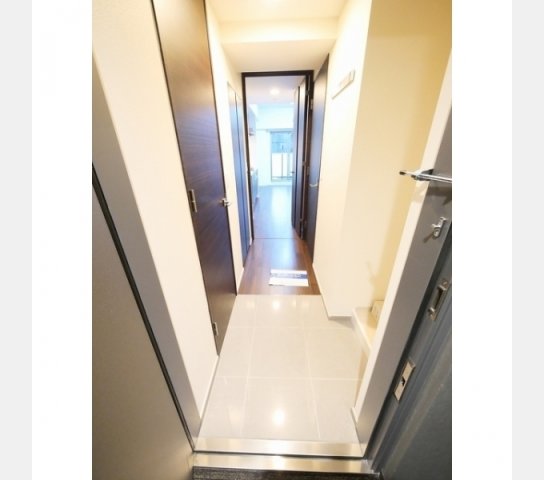 玄関　※別部屋の参考写真です。