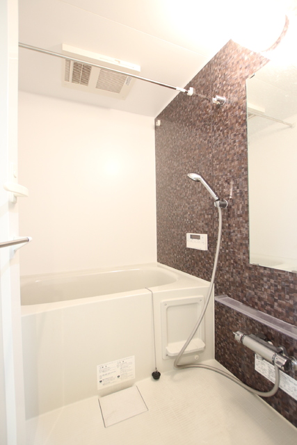 バス・シャワールーム　浴室乾燥機付き☆