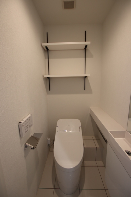 トイレ　スタイリッシュなタンクレストイレ☆