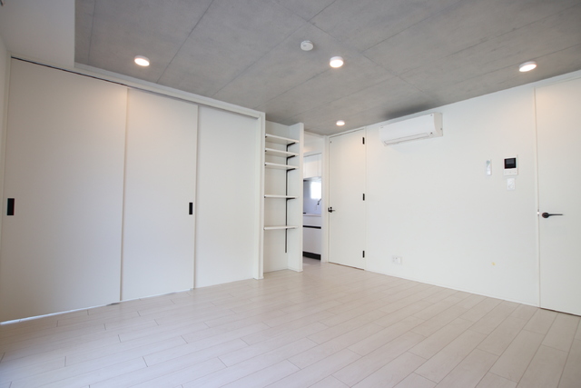 居室・リビング　☆エアコン設置済みのリビング☆