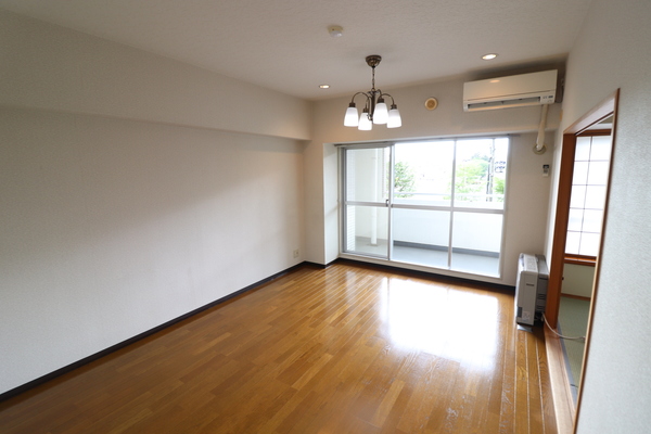 居室・リビング　現況の物を優先とします