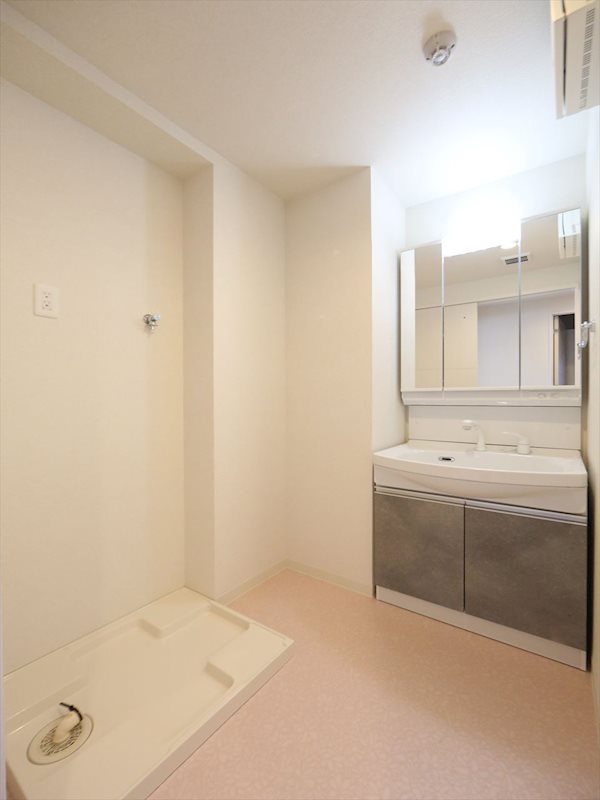 洗面設備　脱衣所　シャンプードレッサー　室内洗濯機置き場