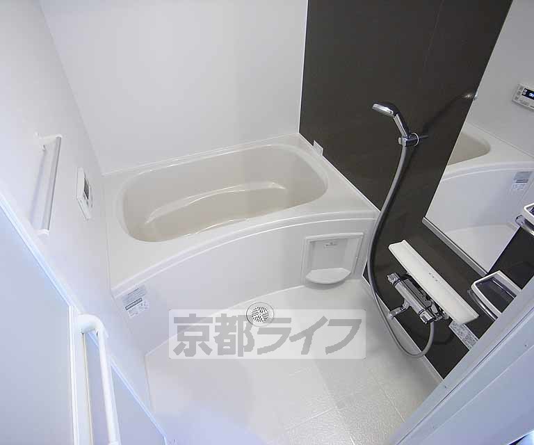 バス・シャワールーム　一日の疲れを癒すシックなバスルーム