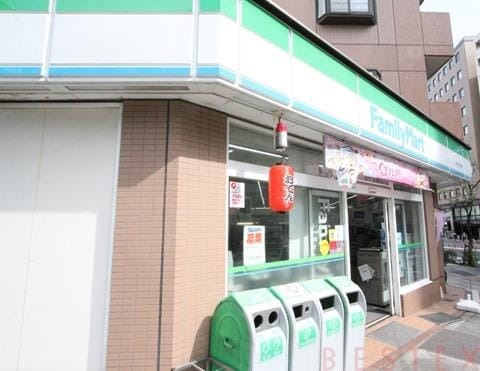コンビニ　ファミリーマート小石川ゆたて坂店（コンビニ）まで70m