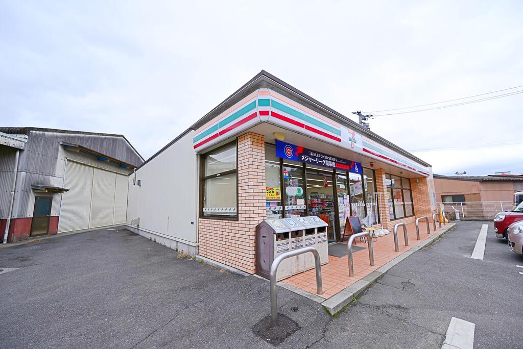 コンビニ　セブンイレブン熊野町萩原8丁目店（コンビニ）まで373m