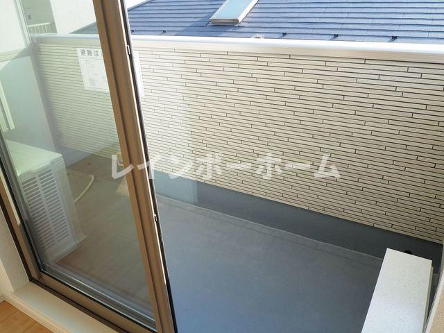 バルコニー　お洗濯にも便利なバルコニー付き
