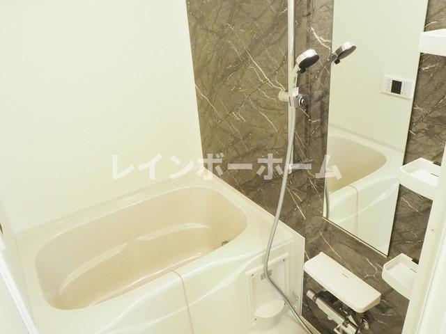 バス・シャワールーム　コンパクトで使いやすいお風呂です