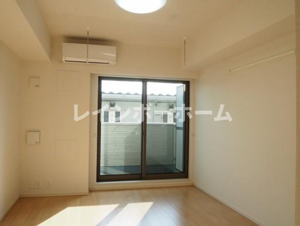 居室・リビング　こちらのリビングで趣味の時間をお楽しみください