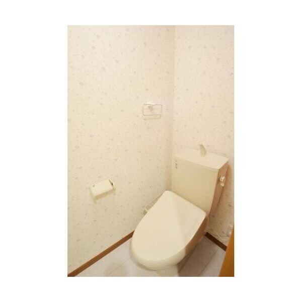 トイレ　温水洗浄便座付きのトイレ