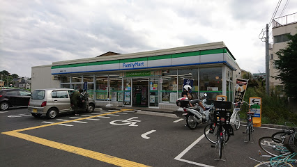 コンビニ　ファミリーマート 朝霞膝折一丁目店（コンビニ）まで607m