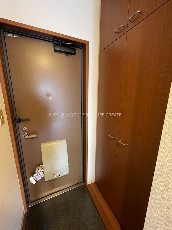 玄関　写真は201号室