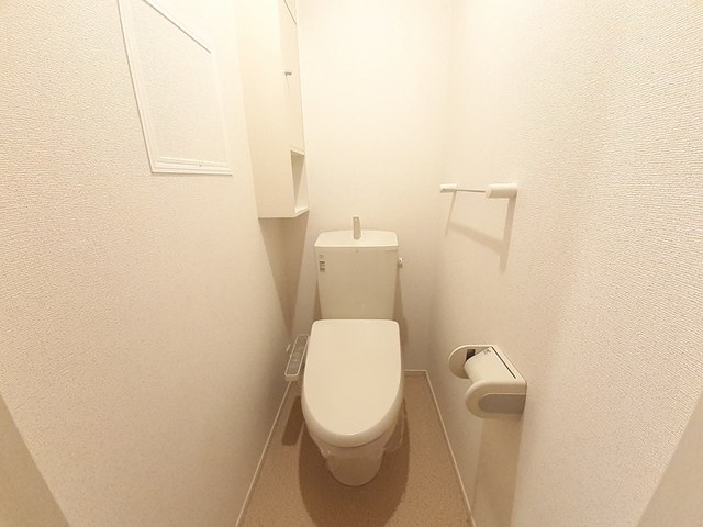 トイレ　温水洗浄便座付きのトイレです♪