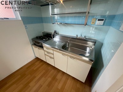 キッチン　窓付きのキッチンで換気がしやすくておすすめ！